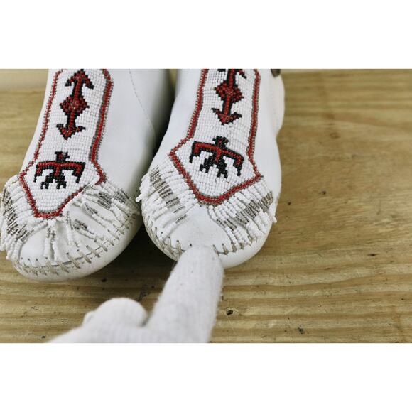 Vintage Minnetonka Boots 10 White Leather Thunderbird Beaded Ankle Bootie USA - Picture 8 of 9
